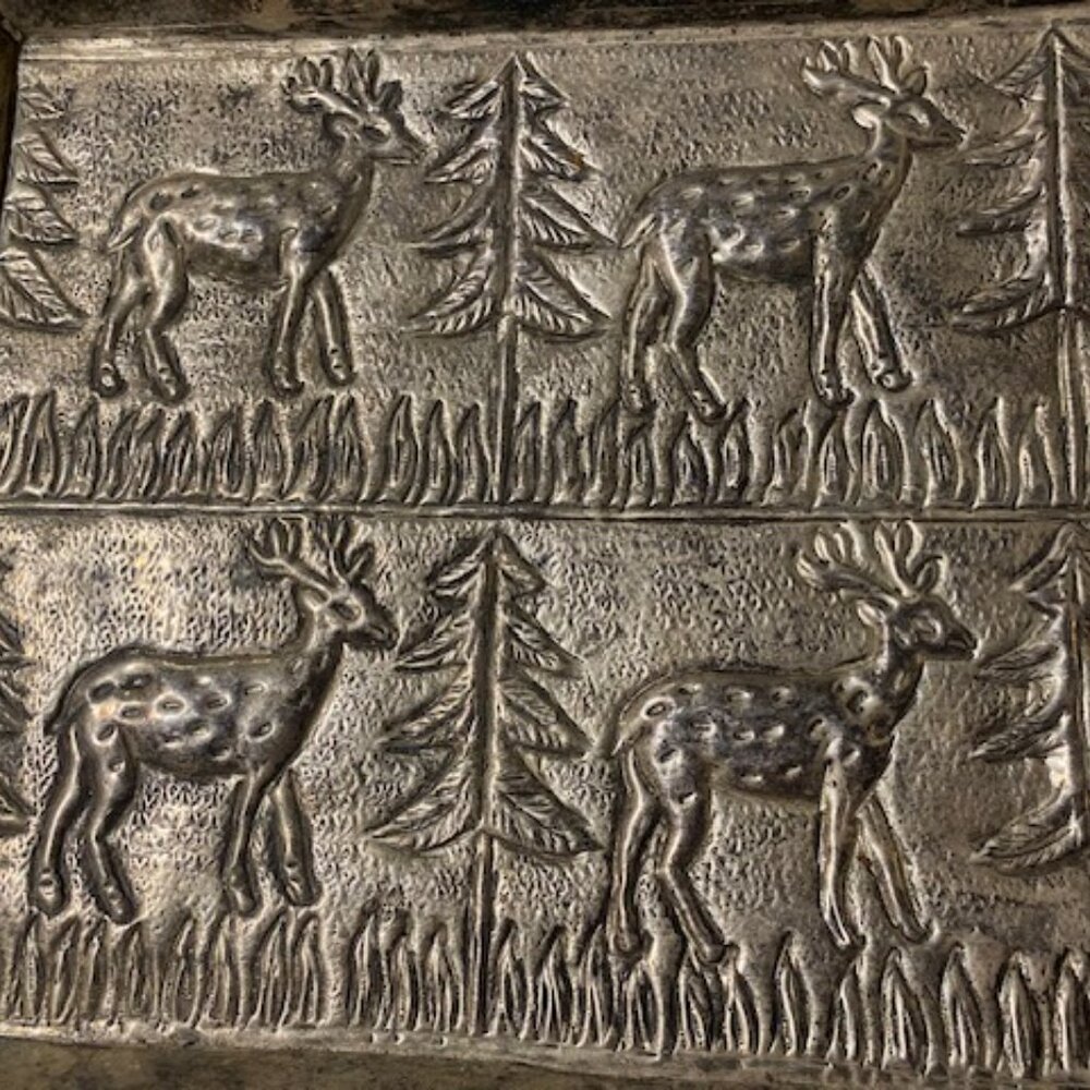 Vintage-style Silver Plate Tray Deer & Evergreen Trees Embossed Repousse - Picture 3 of 8